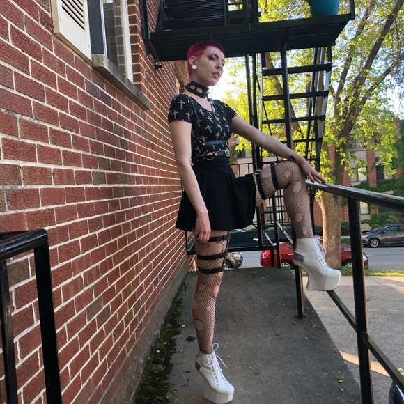 Meet your Posher, Zoie - Picture 3 of 3